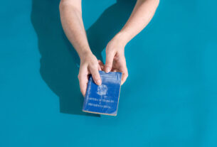 Veja calendário do 13º salário de domésticas e babás - 05/11/2025 - Mercado