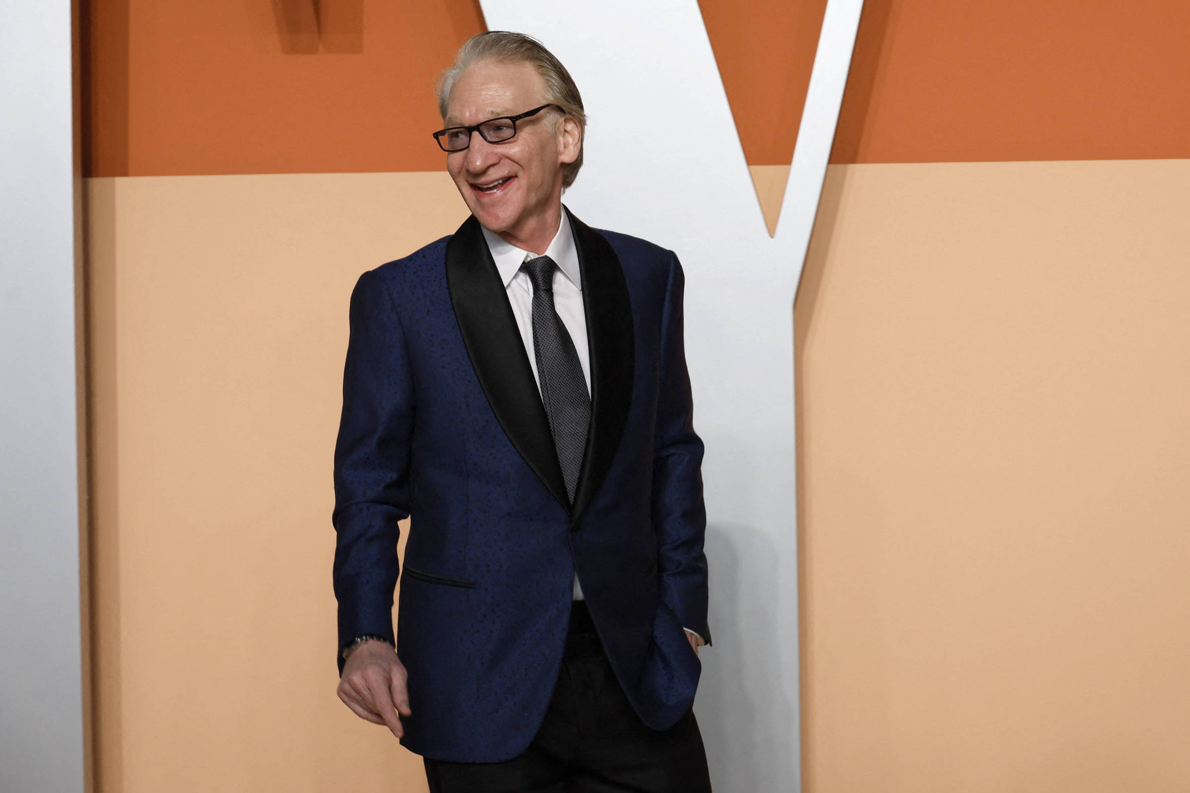 Vídeos falsos com apresentadores famosos enganam no TikTok - 05/11/2025 - Poder