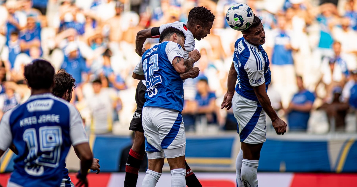 Vitória sofre três gols no 1° tempo e é derrotado pelo Cruzeiro no Mineirão