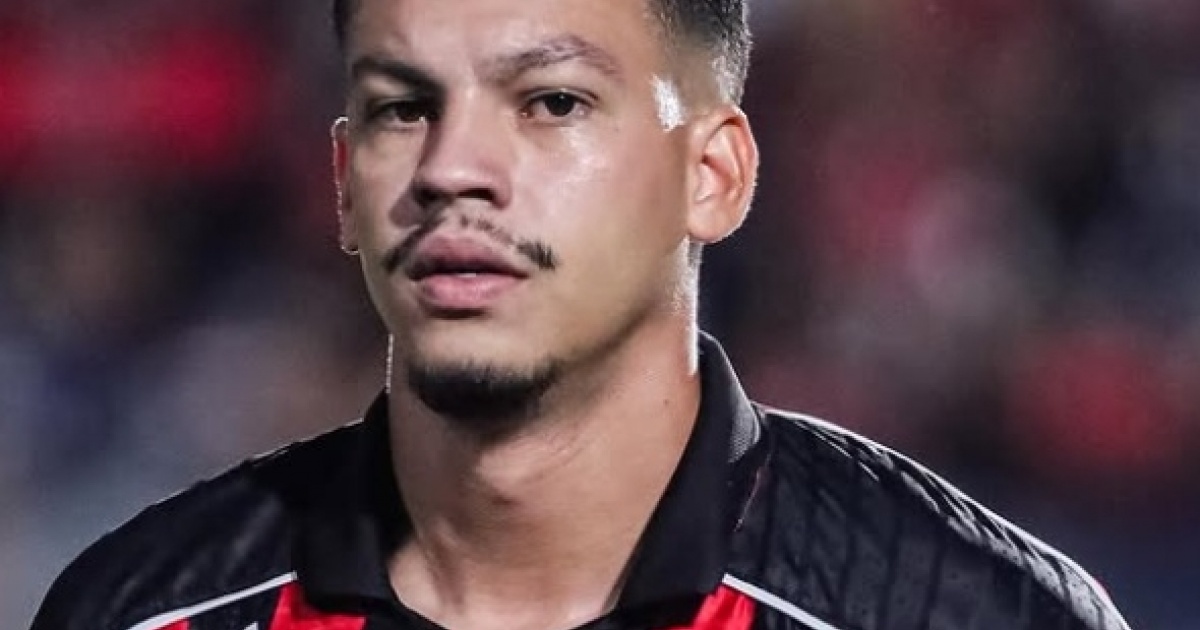 Zé Marcos vira desfalque contra o Inter após receber terceiro cartão diante do Cruzeiro