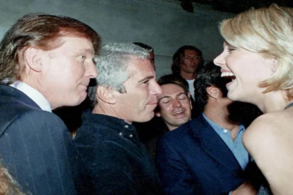 Democratas publicam novo acervo de fotos de Trump e Epstein; veja - destaque galeria