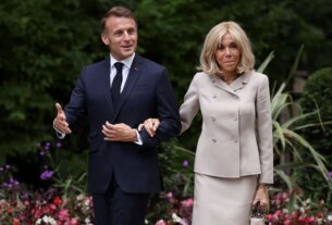 Esposa de Macron é processada por xingar feministas de “vadias estúpidas” - destaque galeria