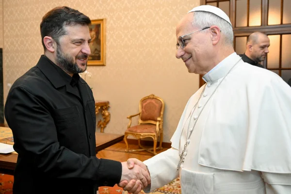 Papa Leão XIV pede dia de trégua global no Natal e critica Rússia - destaque galeria