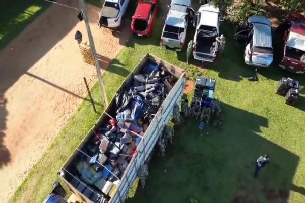 Paraguai faz apreensão recorde de maconha na fronteira com o Brasil - destaque galeria