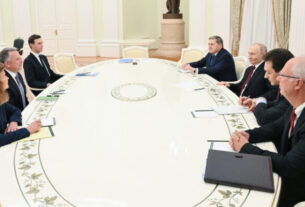 Rússia chama reunião de “útil”, mas critica trechos do plano de Trump